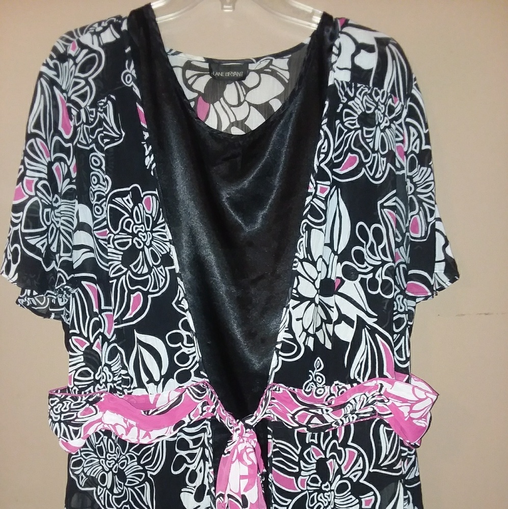 💲5/$25💲Lane Bryant Ladies Blouse w/ tank 26/28